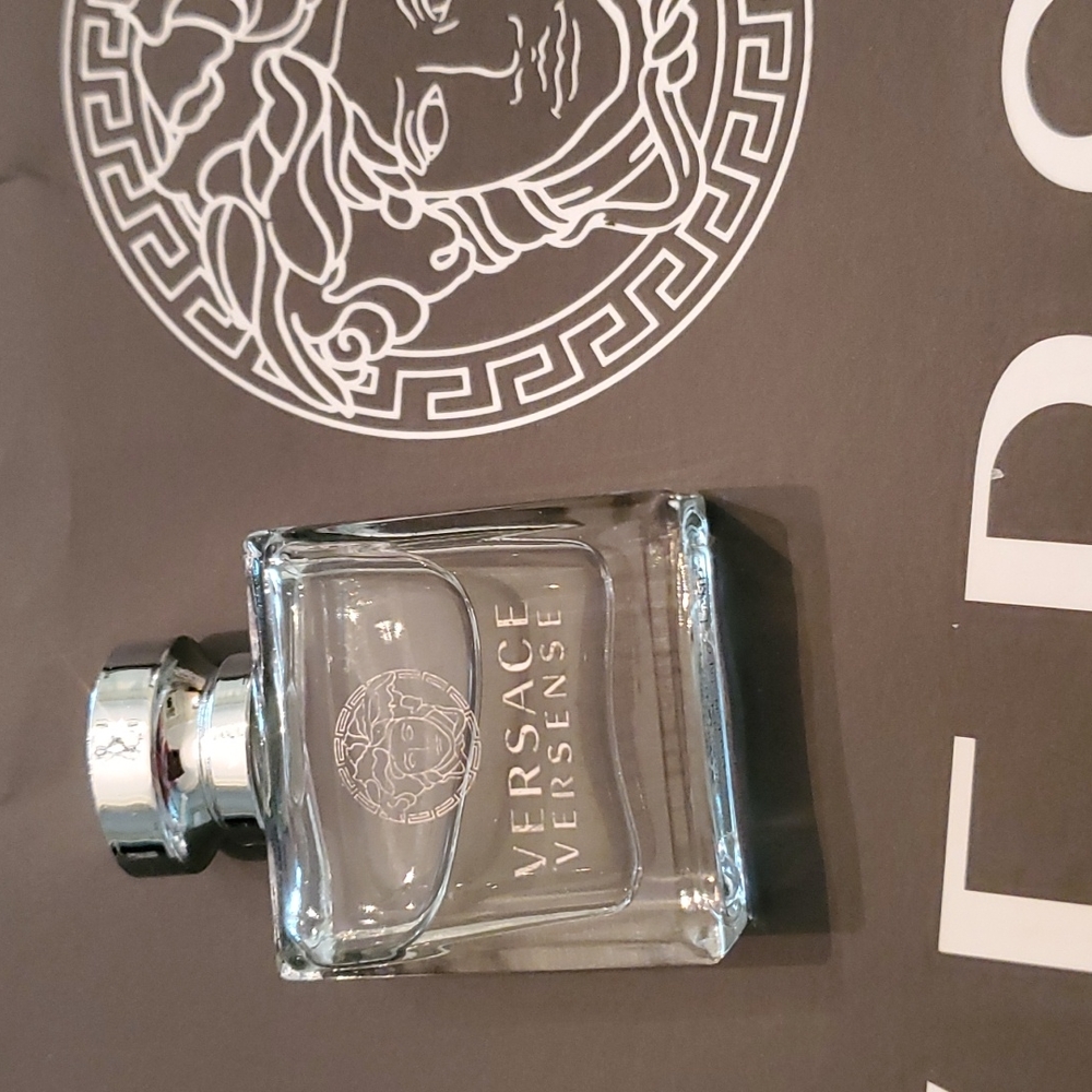 Versace miniture w/2 shopping bags.